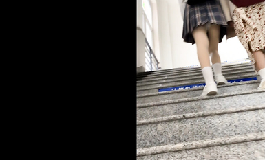 校園學生妹CD 偷拍大神學校專挑短裙學生妹 疑似內褲上有根逼毛 大膽刺激 高清 (2)