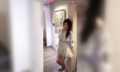 最新《瘋狂抖音》外篇之《抖音擦邊8》各種閃現走光刷邊 走私會議房給男友口愛 這期超精彩2.美女擦邊 (3)