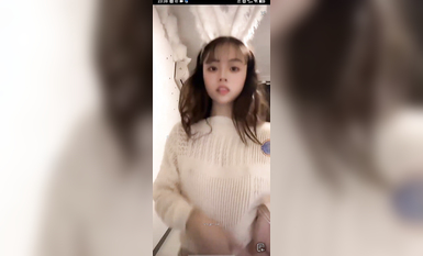 最新《瘋狂抖音》外篇之《抖音擦邊8》各種閃現走光刷邊 走私會議房給男友口愛 這期超精彩4.真空凸點 (5)