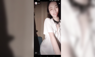 最新《瘋狂抖音》外篇之《抖音擦邊8》各種閃現走光刷邊 走私會議房給男友口愛 這期超精彩5.刺激 (2)