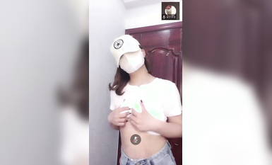 最新《瘋狂抖音》外篇之《抖音擦邊8》各種閃現走光刷邊 走私會議房給男友口愛 這期超精彩5.刺激 (7)