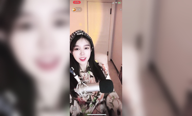 最新《瘋狂抖音》外篇之《抖音擦邊8》各種閃現走光刷邊 走私會議房給男友口愛 這期超精彩1-美女露點 (10)