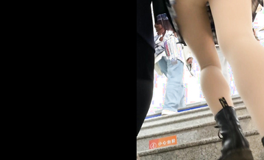 校園學生妹CD 偷拍大神學校專挑短裙學生妹 疑似內褲上有根逼毛 大膽刺激 高清 (9)