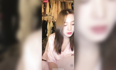 最新《瘋狂抖音》外篇之《抖音擦邊8》各種閃現走光刷邊 走私會議房給男友口愛 這期超精彩2.美女擦邊 (10)