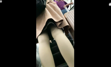 校園學生妹CD 偷拍大神學校專挑短裙學生妹 疑似內褲上有根逼毛 大膽刺激 高清 (10)