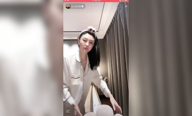 最新《瘋狂抖音》外篇之《抖音擦邊8》各種閃現走光刷邊 走私會議房給男友口愛 這期超精彩2.美女擦邊 (4)