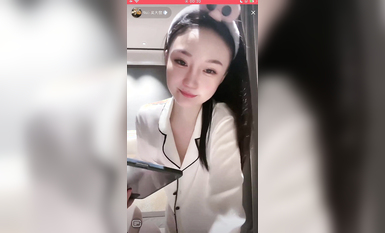 最新《瘋狂抖音》外篇之《抖音擦邊8》各種閃現走光刷邊 走私會議房給男友口愛 這期超精彩2.美女擦邊 (4)