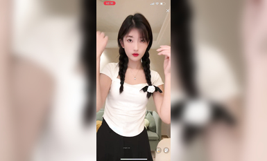 最新《瘋狂抖音》外篇之《抖音擦邊8》各種閃現走光刷邊 走私會議房給男友口愛 這期超精彩1-美女露點 (7)