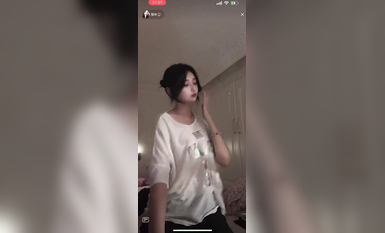 最新《瘋狂抖音》外篇之《抖音擦邊8》各種閃現走光刷邊 走私會議房給男友口愛 這期超精彩1-美女露點 (8)