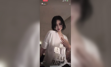 最新《瘋狂抖音》外篇之《抖音擦邊8》各種閃現走光刷邊 走私會議房給男友口愛 這期超精彩1-美女露點 (8)