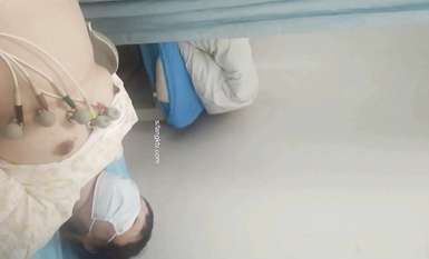 國內某體檢中心心電圖檢查偷拍 各種美乳大學生少婦美乳映入眼簾，處女的奶子圓潤堅挺好好看 (26)