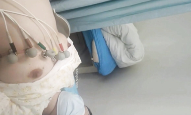 國內某體檢中心心電圖檢查偷拍 各種美乳大學生少婦美乳映入眼簾，處女的奶子圓潤堅挺好好看 (26)