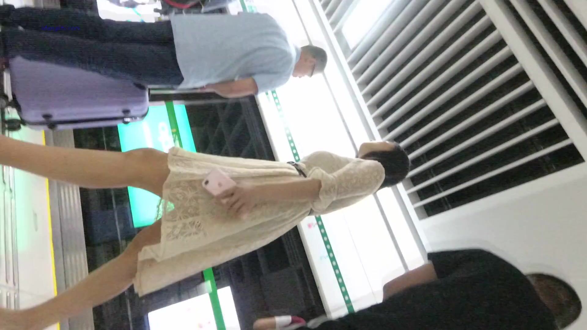 成都地鐵醫院抄底 驚現無內長腿美女 各式內內讓人噴血 幻想扒下推到啪啪 高清1080P版 (22)