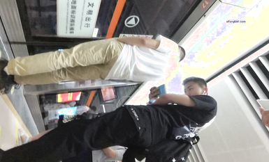 成都地鐵醫院抄底 驚現無內長腿美女 各式內內讓人噴血 幻想扒下推到啪啪 高清1080P版 (21)