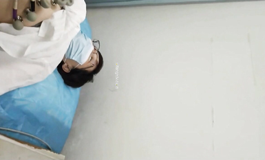 國內某體檢中心心電圖檢查偷拍 各種美乳大學生少婦美乳映入眼簾，處女的奶子圓潤堅挺好好看 (10)