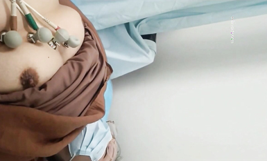 國內某體檢中心心電圖檢查偷拍 各種美乳大學生少婦美乳映入眼簾，處女的奶子圓潤堅挺好好看 (34)