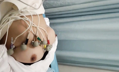 國內某體檢中心心電圖檢查偷拍 各種美乳大學生少婦美乳映入眼簾，處女的奶子圓潤堅挺好好看 (37)