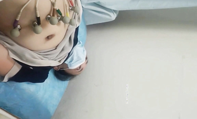 國內某體檢中心心電圖檢查偷拍 各種美乳大學生少婦美乳映入眼簾，處女的奶子圓潤堅挺好好看 (41)