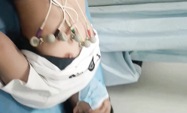 國內某體檢中心心電圖檢查偷拍 各種美乳大學生少婦美乳映入眼簾，處女的奶子圓潤堅挺好好看 (46)