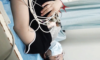 國內某體檢中心心電圖檢查偷拍 各種美乳大學生少婦美乳映入眼簾，處女的奶子圓潤堅挺好好看 (47)