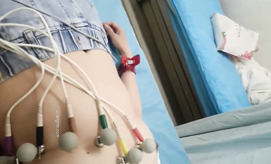 國內某體檢中心心電圖檢查偷拍 各種美乳大學生少婦美乳映入眼簾，處女的奶子圓潤堅挺好好看 (45)