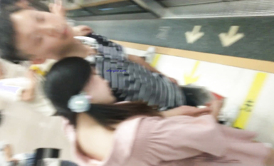 成都地鐵醫院抄底 驚現無內長腿美女 各式內內讓人噴血 幻想扒下推到啪啪 高清1080P版 (23)