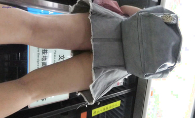 成都地鐵醫院抄底 驚現無內長腿美女 各式內內讓人噴血 幻想扒下推到啪啪 高清1080P版 (8)