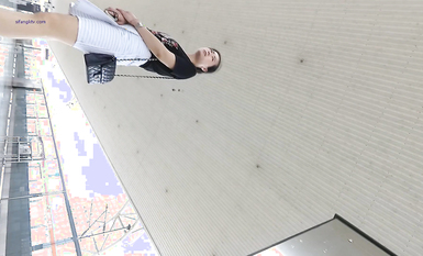 超高質量機場地鐵抄底 高挑美女陰毛旺盛露出兩根 三角內內夾在逼縫隙里 高清1080P版 (5)