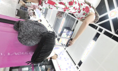 超高質量機場地鐵抄底 高挑美女陰毛旺盛露出兩根 三角內內夾在逼縫隙里 高清1080P版 (2)