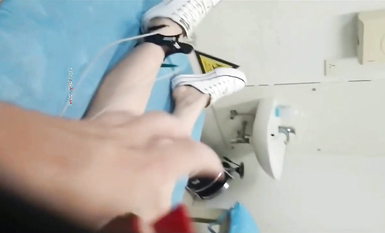 國內某體檢中心心電圖檢查偷拍 各種美乳大學生少婦美乳映入眼簾，處女的奶子圓潤堅挺好好看 (18)