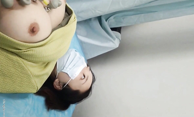 國內某體檢中心心電圖檢查偷拍 各種美乳大學生少婦美乳映入眼簾，處女的奶子圓潤堅挺好好看 (42)