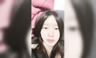 甜美乖巧鄰家妹妹！聊的開心給大家看逼！特寫小騷逼，毛毛比較砸亂，撥弄掰開家裡沒道具