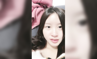 甜美乖巧鄰家妹妹！聊的開心給大家看逼！特寫小騷逼，毛毛比較砸亂，撥弄掰開家裡沒道具