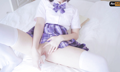 火爆新人白虎網紅『米胡桃』性愛私拍甄選 乖巧聽話黑絲女僕翹美臀後入懟操內射 高清 (1)