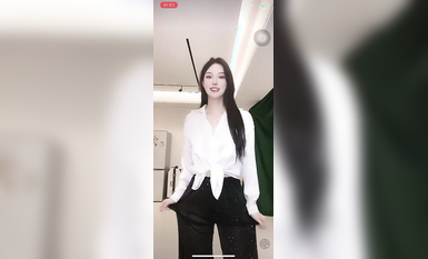 【抖音重磅】人氣女神【草莓小甜心】首次超大尺度露三點【丁姐直播】9月 (1)