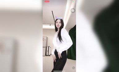 【抖音重磅】人氣女神【草莓小甜心】首次超大尺度露三點【丁姐直播】9月 (1)