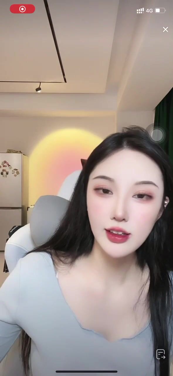 【抖音重磅】人氣女神【草莓小甜心】首次超大尺度露三點【丁姐直播】9月 (2)