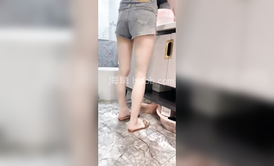 海角社區亂倫大神《最愛騷嫂子》熱銷作品全集-淪陷在騷貨嫂子的緊致熱穴中 2022-04-05原創強操最美嫂子嫂子把我踹到地上-249087-