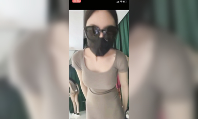 抖音重磅：56W粉絲女神【草莓小甜心】【丁姐】高價走私直播秀 (1)