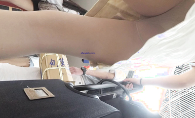 超高質量機場地鐵抄底5 驚現極品無內長腿美女 是方便借機小哥啪啪嗎 高清超高質量機場地鐵抄底 (4)