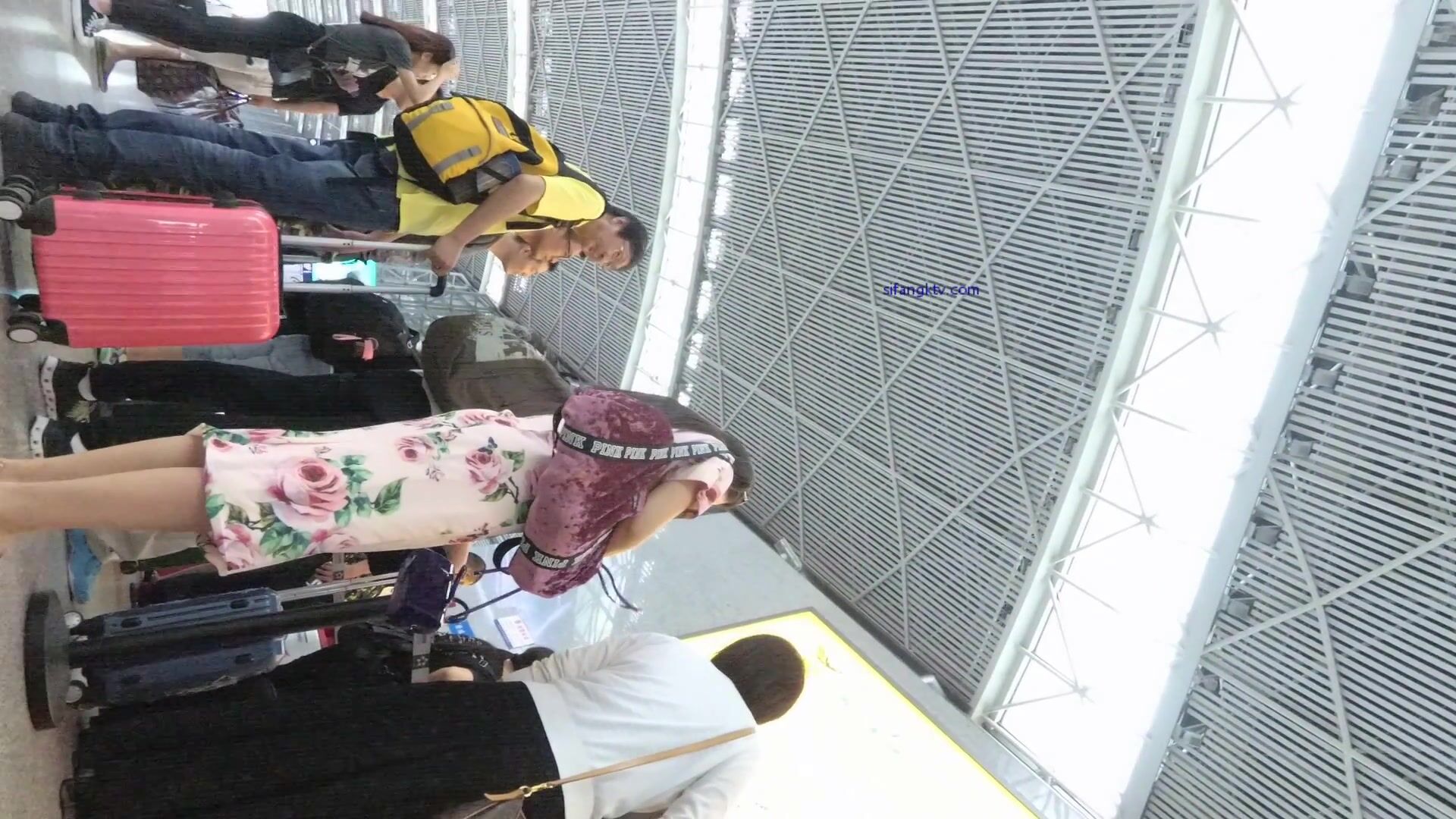 超高質量機場地鐵抄底5 驚現極品無內長腿美女 是方便借機小哥啪啪嗎 高清超高質量機場地鐵抄底 (22)