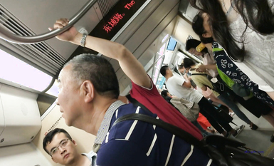 超高質量機場地鐵抄底5 驚現極品無內長腿美女 是方便借機小哥啪啪嗎 高清超高質量機場地鐵抄底 (7)