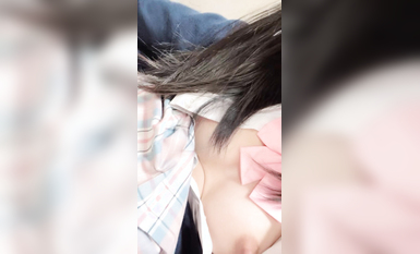 19歲的廣州妹妹！【京魚兒】道具自慰爆漿，粉穴近距離B (7)