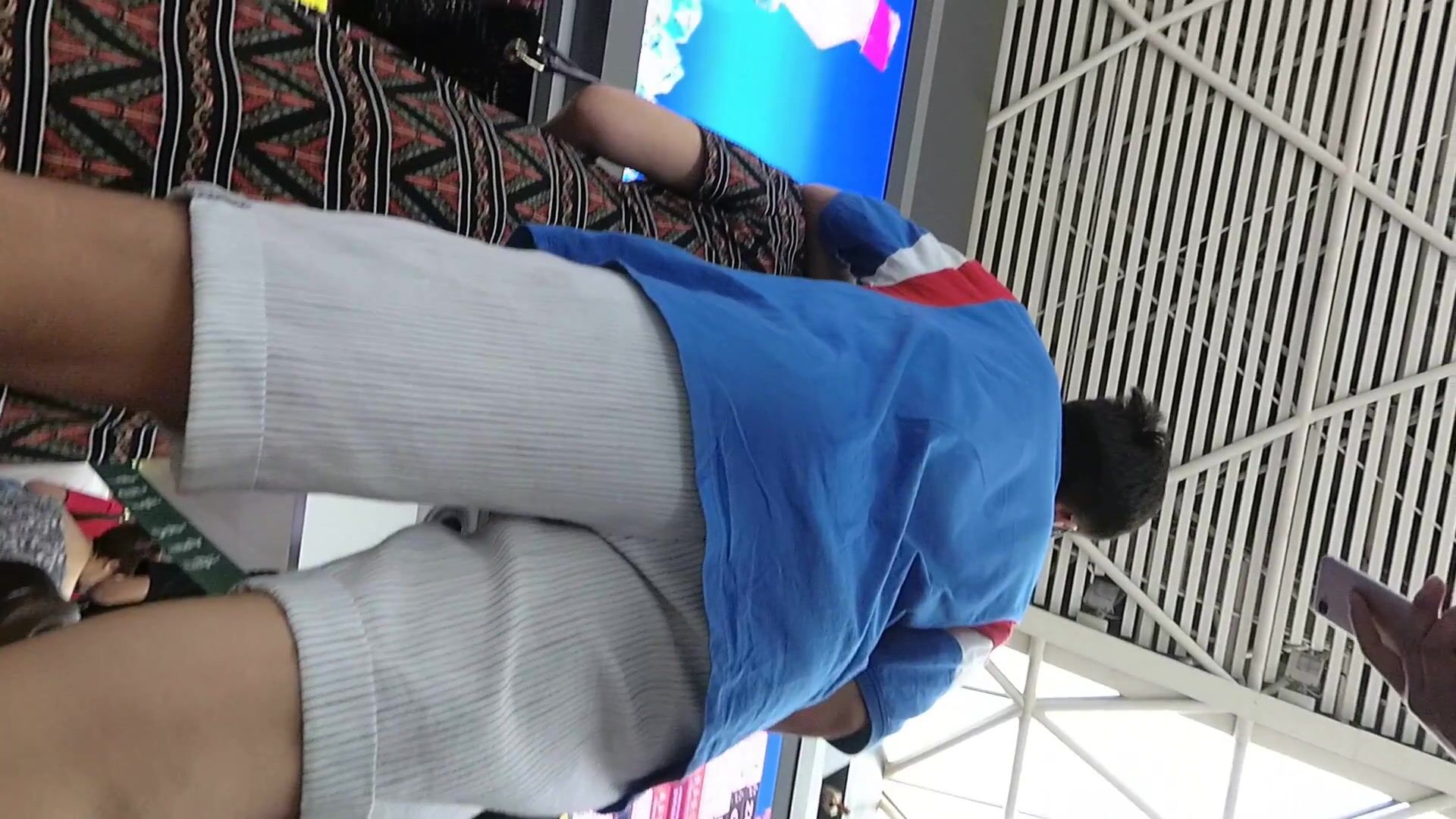 超高質量機場地鐵抄底5 驚現極品無內長腿美女 是方便借機小哥啪啪嗎 高清超高質量機場地鐵抄底 (10)