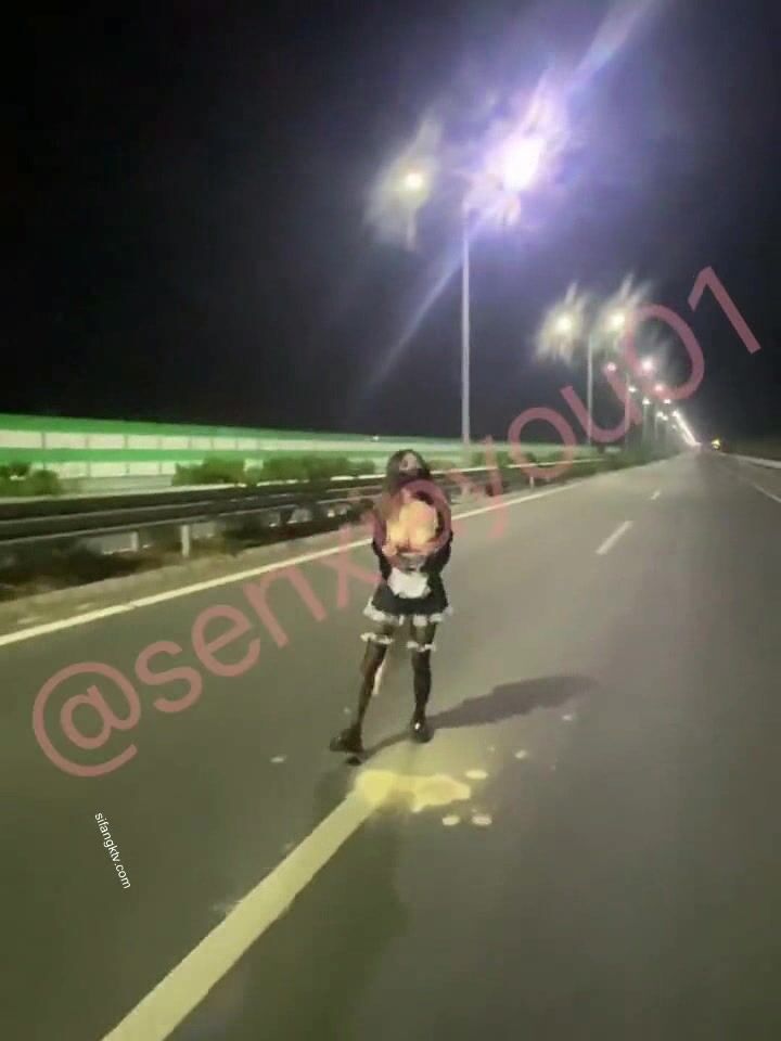 最新推特七位人氣蘿莉女主露出私拍 戶外野戰全裸路邊翹美臀後入啪啪森下悠 (7)