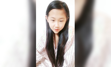 太嫩了！3個學生妹妹~在家全裸自慰~【佳怡】小穴反光~！ (1)