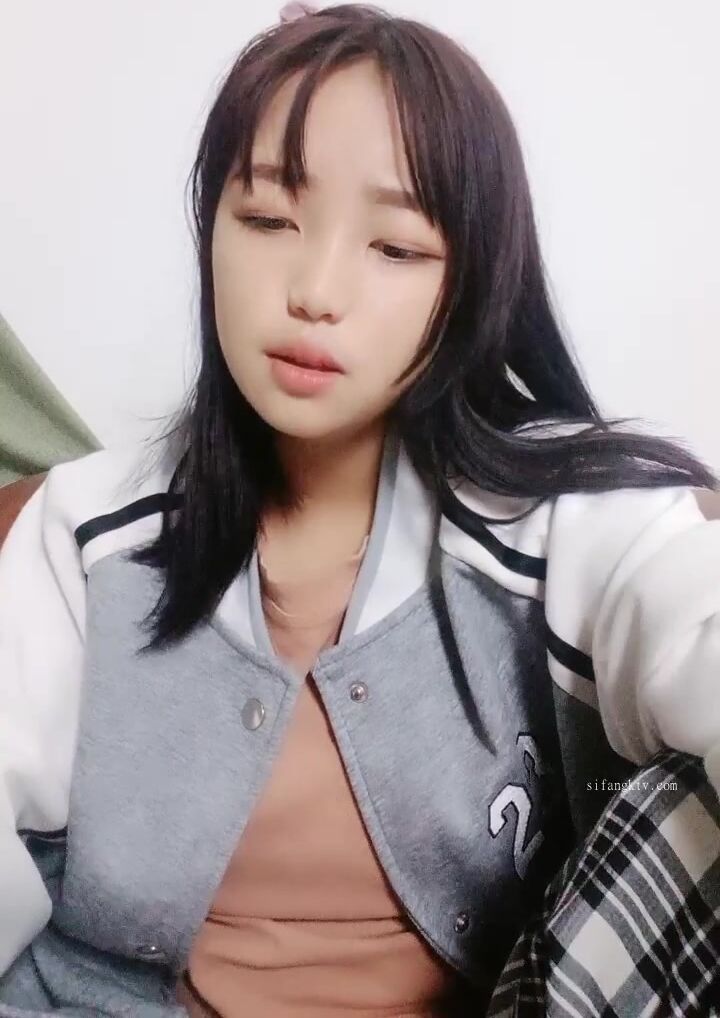 太嫩了！3個學生妹妹~在家全裸自慰~【佳怡】小穴反光~！ (8)