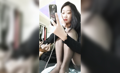 應求更新！美胸大學生~【眼裡有星辰】道具自慰~好騷好美！ (8)