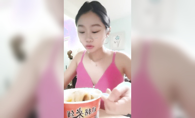 應求更新！美胸大學生~【眼裡有星辰】道具自慰~好騷好美！ (6)