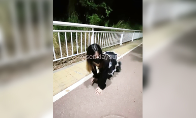 最新推特七位人氣蘿莉女主露出私拍 戶外野戰全裸路邊翹美臀後入啪啪森下悠 (8)